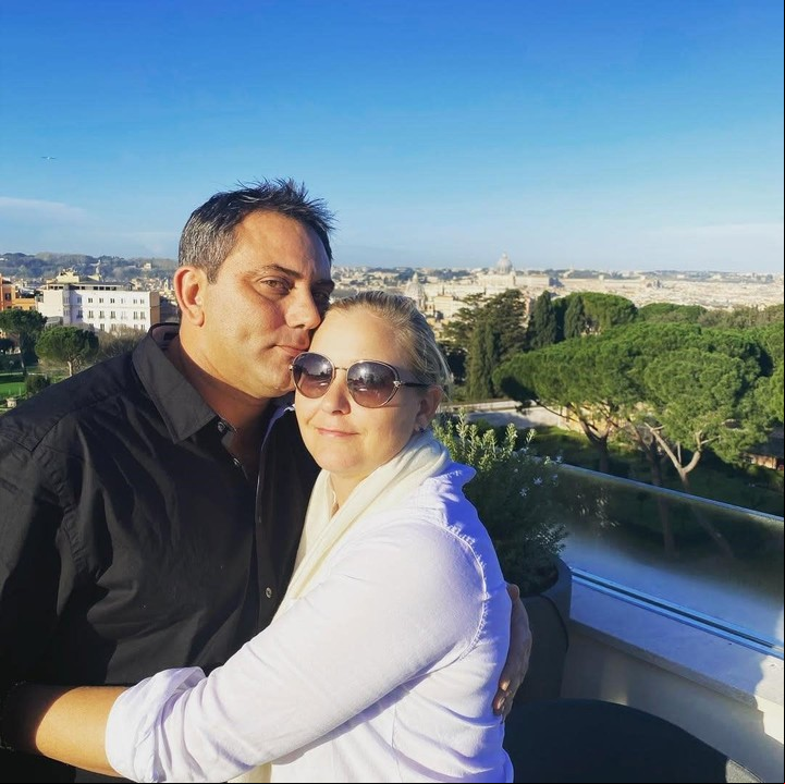 Virginia Giuffre y su esposo, Robert Giuffre. Foto: Instagram @virginiarobertsrising11