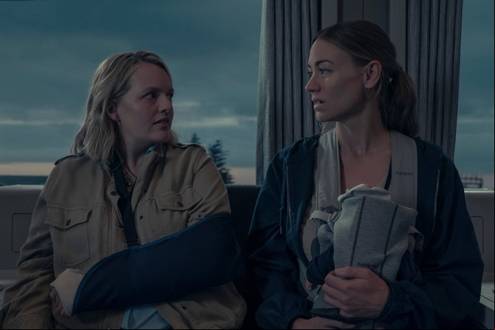 June y Serena en el tren que las llevaría a un destino seguro... si es que llegaban.