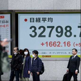 Tras un lunes negro, las Bolsas de Asia cerraron con subas de hasta 6% y las de Europa abrieron en verde