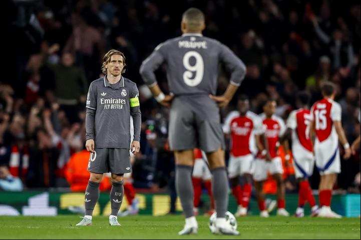 Mbappé tuvo la más clara del Madrid, en el primer tiempo. Foto: EFE/EPA/TOLGA AKMEN.