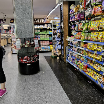 Crece la pelea entre supermercados y negocios de barrio por quién ofrece los mejores precios y descuentos