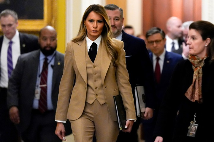 Melania Trump recibió una fragancia por parte de la realeza. Foto: AP Photo/Julia Demaree Nikhinson.
