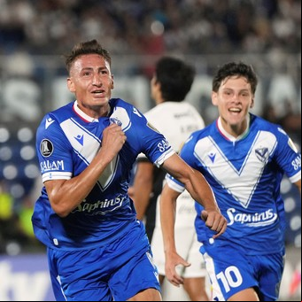 El Vélez de Guillermo le dio un duro cachetazo al Olimpia de Palermo: le ganó 4-0 en Paraguay y lo dejó en la cuerda floja en la Copa Libertadores