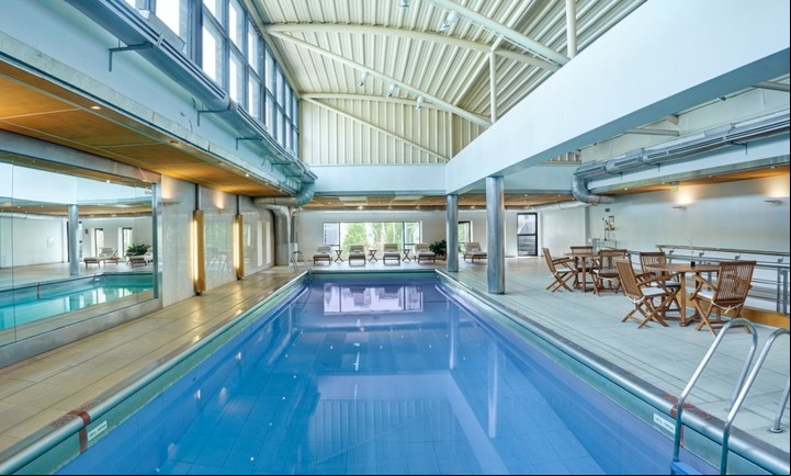 La pileta cubierta del hotel. Foto InterContinental