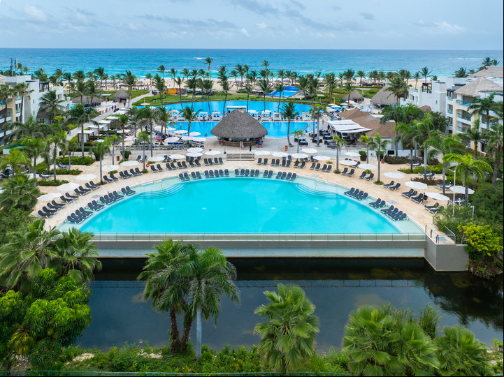 Hard Rock Punta Cana. Hay hasta 60% de descuento en hoteles en el exterior.