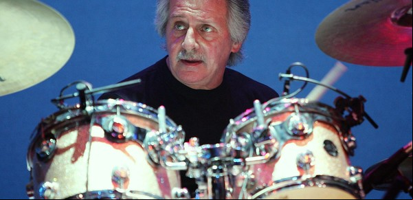 El baterista de The Beatles anunció su retiro y no es Ringo Starr