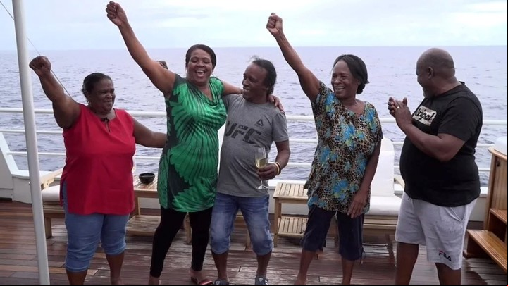 2022: ante el fallo de La Haya, la República de Mauricio organizó viajes ceremoniales de isleños nacidos en Chagos a visitar el archipiélago. Pero luego la causa quedó en el limbo. Increíblemente, Trump jugó un papel positivo.