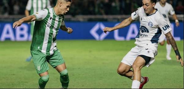 A Banfield se le escapó el triunfo en el final ante Independiente Rivadavia y su DT quedó en la mira