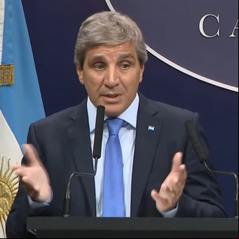 La apuesta a una devaluación controlada poniendo US$ 30.000 millones sobre la mesa
