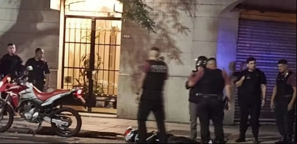 Un nuevo ataque a un policía de la Ciudad terminó con un presunto ladrón muerto en Flores