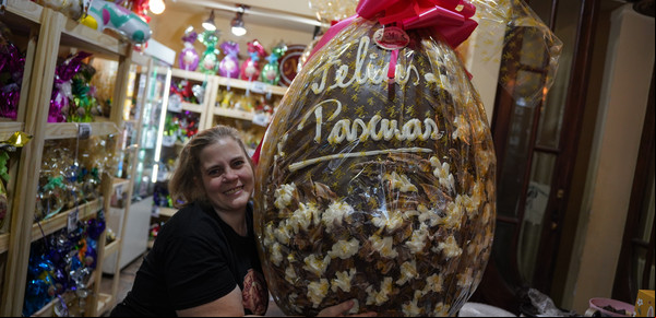 Pascuas 2025: la historia del huevo de chocolate más grande de la Ciudad