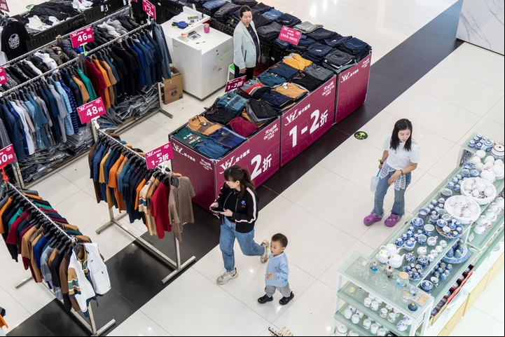 hoppers at a largely empty outlet mall in Guangzhou, China on Monday, April 7, 2025. Xi Jinping, China’s top leader, has a well-earned reputation for refusing to yield. As he now faces what could be the biggest test of his leadership since the pandemic, he has been true to form. (Qilai Shen/The New York Times)