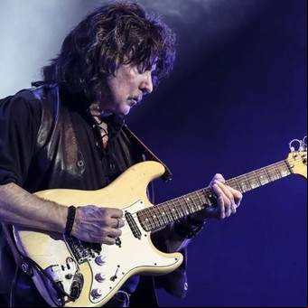 Ritchie Blackmore cumple 80 años, el creador de la melodía "Humo sobre el agua", un hit del rock que cuenta una tragedia similar a Cromañón