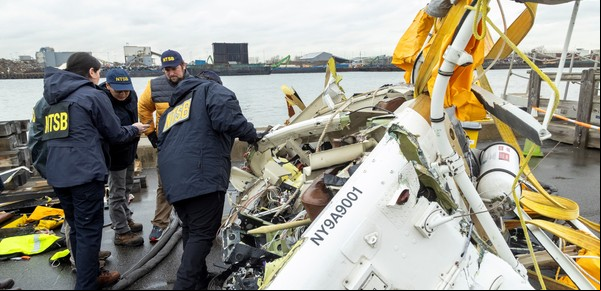 Tragedia en Nueva York: la empresa dueña del helicóptero que cayó en el Hudson cesa todas sus operaciones