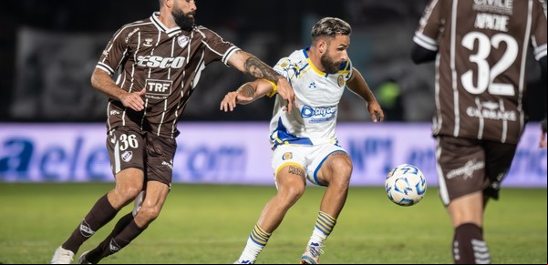 Rosario Central se bajó de la punta del Torneo Apertura: empató con Platense, que sigue sumando, y dejó como único líder a Independiente