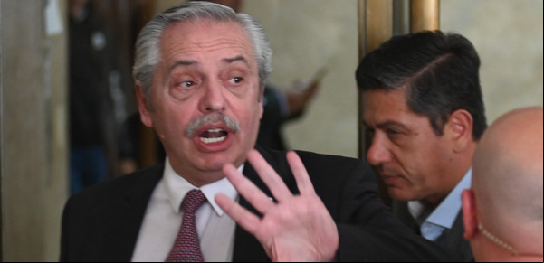 A un paso del juicio, Alberto Fernández dice que "es falso todo lo denunciado", apuntó al juez y volvió a hablar de una presunta enfermedad psiquiátrica de Fabiola Yañez