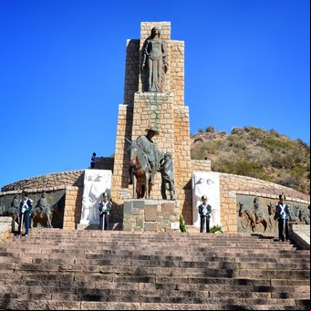 Ruta turística con premio para quien la complete primero: el pasaporte sanmartiniano y un recorrido por la gesta libertadora y el cruce de los Andes