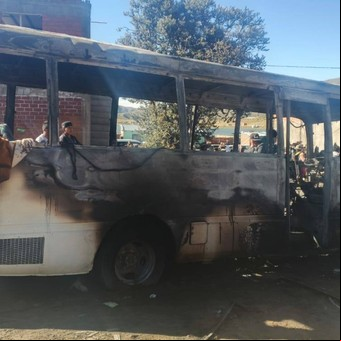 Cinco adolescentes murieron al incendiarse un micro escolar: la modificación en el vehículo que causó la tragedia