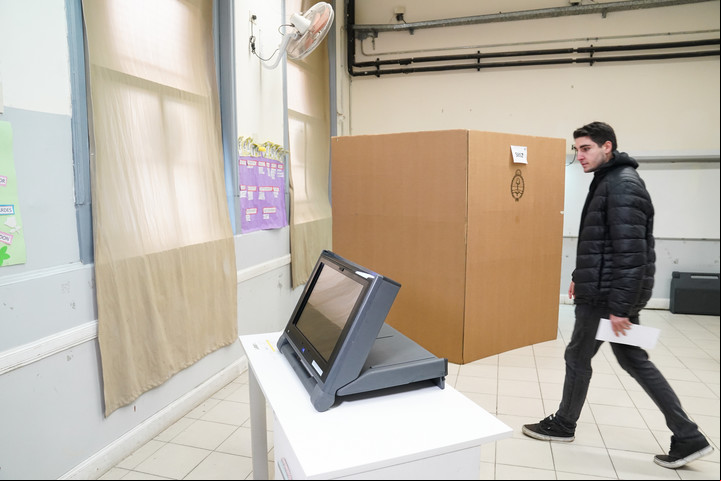 Así es el sistema de boleta única electrónica. Foto: Clarín/ Maxi Failla