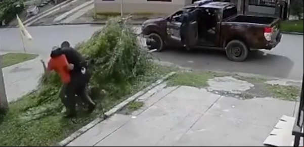 Tres policías agredieron brutalmente a un hombre que trabajaba en una construcción en Entre Ríos