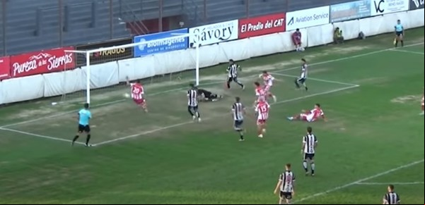 Polémica enorme en la Primera Nacional: Talleres se lo empataba a Estudiantes en la última pero el árbitro dio por terminado el partido