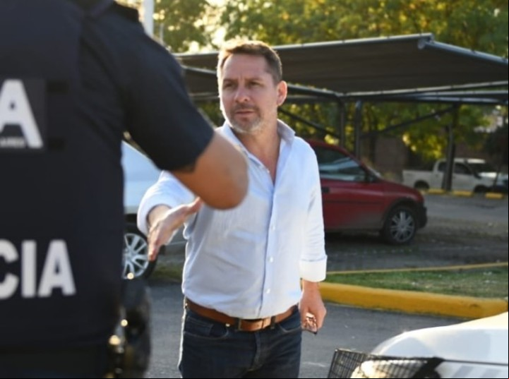 Pablo Descalzo, intendente de Ituzaingó, anunció el cierre del boliche Club Leloir.