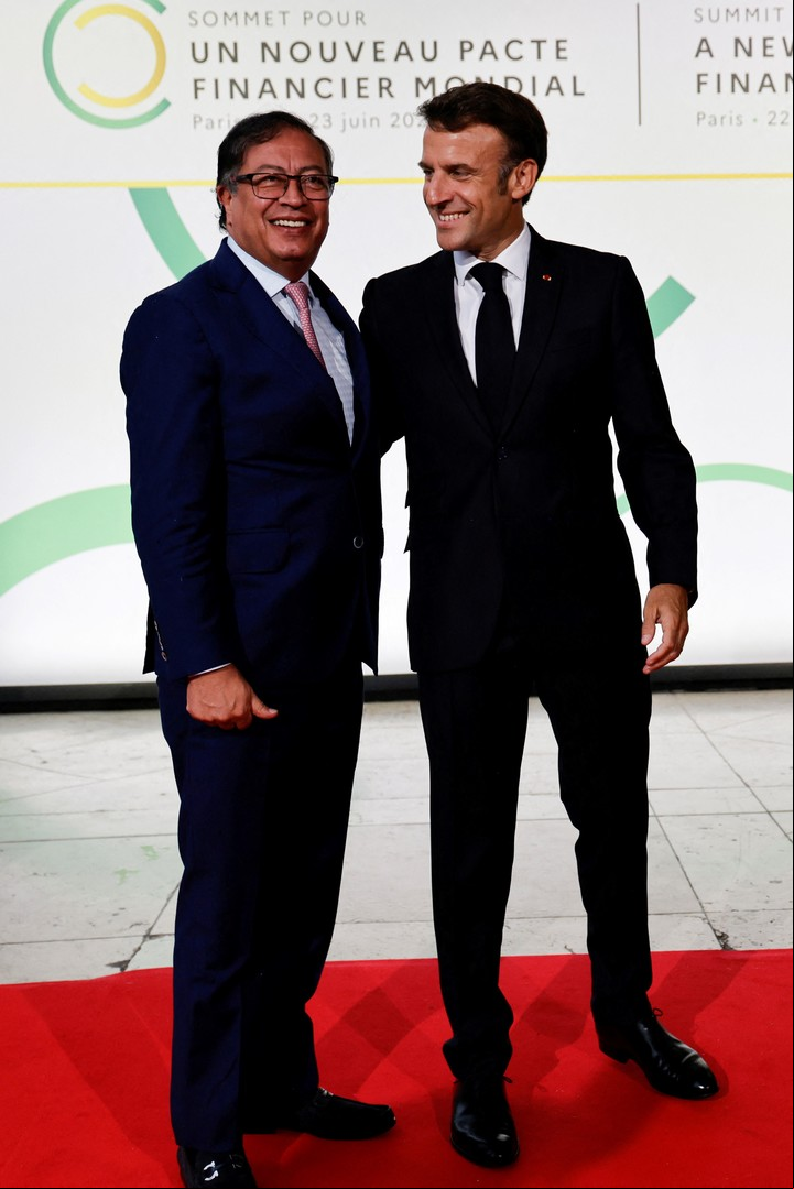 Junio de 2023, Gustavo Petro junto al presidente francés Emmanuel Macron, durante uno de los eventos en la gira parisina en donde el colombiano se habría perdido (LUDOVIC MARIN)