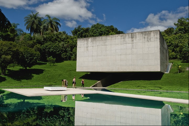 El Instituto Inhotim está en un ambiente de gran diversidad, a 60 km de Belo Horizonte. Foto Inhotim.