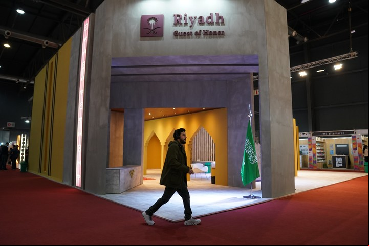 Stand de Riad, la capital Arabia Saudita, en la Fera del Libro. Foto: Juano Tesone.