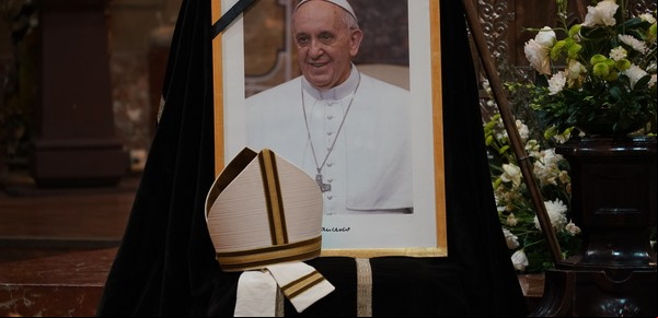 Piden hacer un billete con la imagen del papa Francisco en homenaje al Sumo Pontífice