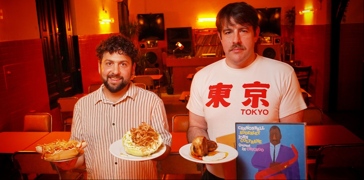 Hace mortadelas y chorizos  para chefs top y tiene nuevo restaurante en Paternal: música y cocina simple y rica por poca plata