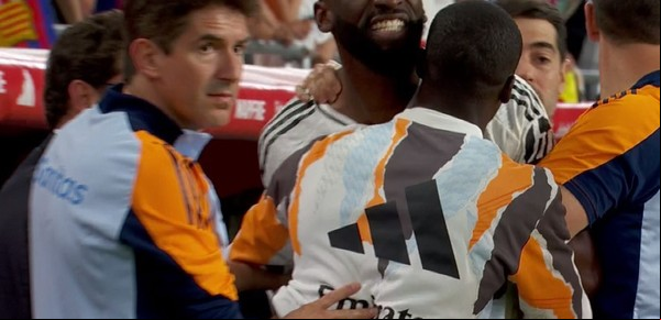 Antonio Rudiger explotó y le tiró un "hielazo" al árbitro: roja y furia en la final de la Copa del Rey que Barcelona le ganó a Real Madrid