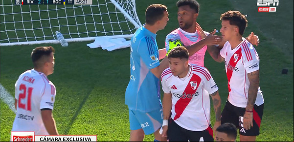 Agustín Marchesín y una chicana polémica: acusó a Miguel Borja de golpear a sus hijos en pleno Superclásico
