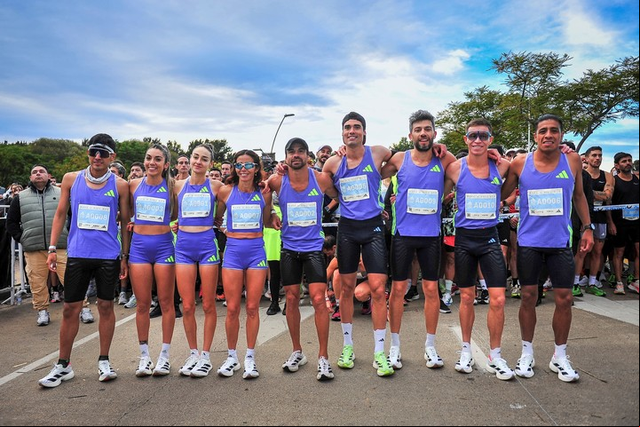 Los atletas de elite que participaron de los 10 K Adidas Supernova.