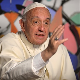 Revelan un video inédito del papa Francisco con un mensaje a los jóvenes: "Aprendan a escuchar y no se olviden de los abuelos"
