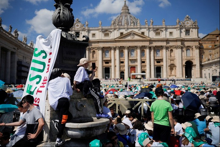 Hubo una masiva asistencia a la segunda misa de luto del Papa.