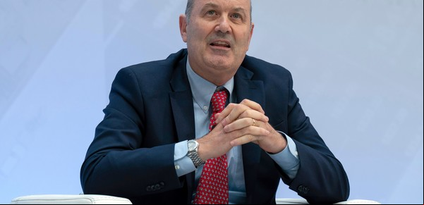 Federico Sturzenegger les pidió paciencia a los jubilados y acusó al kirchnerismo de hacer una "orgía monetaria"
