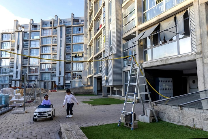 En 2013, la firma de capital riesgo estadounidense Blackstone compró 1.860 pisos en Madrid por unos 146 millones de dólares, incluidos cientos de unidades en la promoción del PAU en el distrito de Carabanchel. Foto de Edu Bayer para The New York Times.