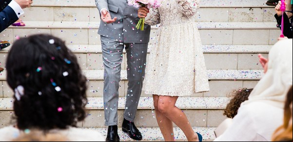 La liga, el ramo, el pastel: las tradiciones imperdibles en los matrimonio