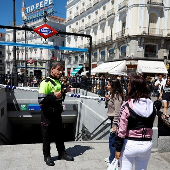 Apagón en Madrid: de repente todo empezó a cerrar, los semáforos se apagaron y las oficinas liberaban gente a las calles