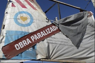 Revés para el Gobierno: la Justicia le ordena terminar obras en 37 barrios populares y reinstalar el fondo que las financiaba