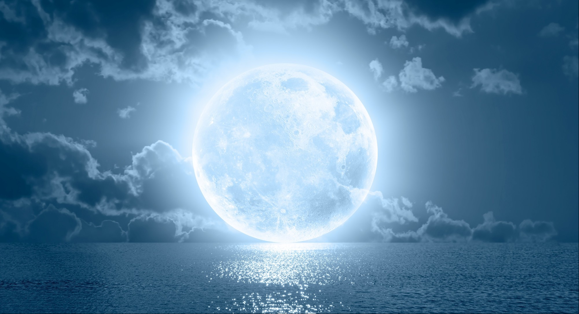 La Luna llena de mayo 2025 nos pide arriesgarnos a la innovación. Foto: ilustración Shutterstock