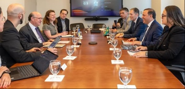 Tras recibir al Gobierno nacional, el BID se reunió con un jefe del GBA