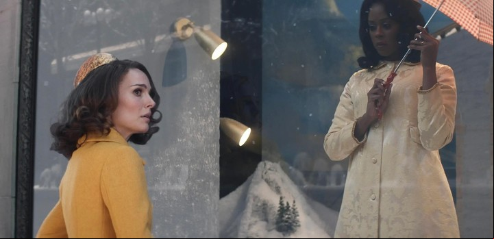 La trama se ubica en el Día de Acción de Gracias de 1966 y marca el debut en serie de Natalie Portman.