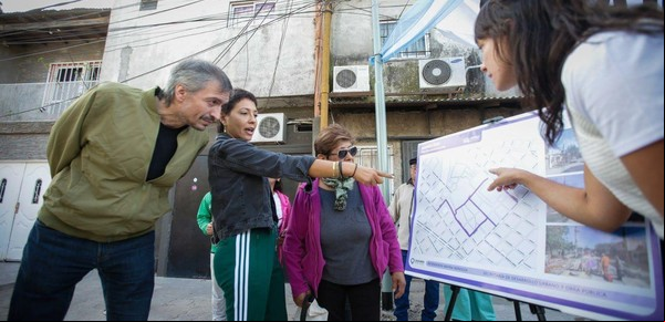 En el Día del Trabajador, Máximo Kirchner y Mayra Mendoza recorrieron una obra realizada con fondos de la Provincia, sin mencionar a Axel Kicillof
