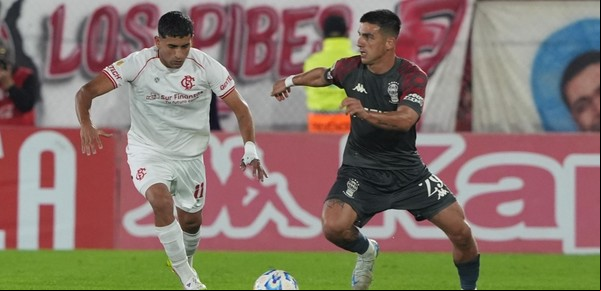 Barracas Central le ganó con poco a Huracán y la mesa quedó servida para un clásico entre el Globo y San Lorenzo en octavos de final