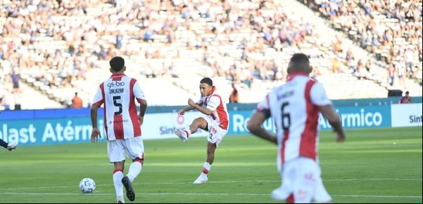 Instituto consumó un milagro en el clásico contra Talleres: remontada y playoffs