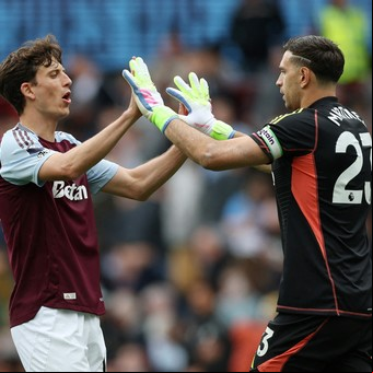Aston Villa del Dibu Martínez ganó y sigue en la pelea por un boleto para la próxima Champions League