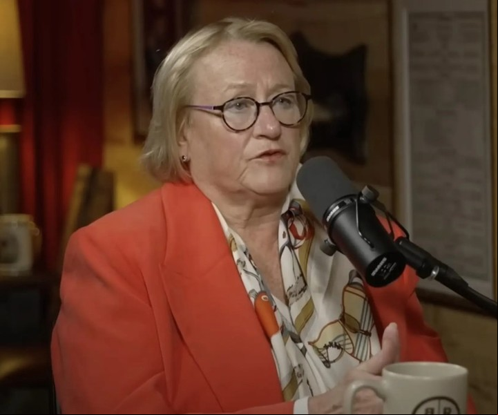 Fitts, la mujer de 74 años que afirmó que Estados Unidos tiene bases subterráneas anti fin del mundo.
