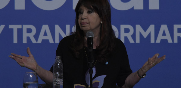 El reclamo de Cristina Kirchner para volver a cobrar su doble pensión de privilegio se quedó sin juez